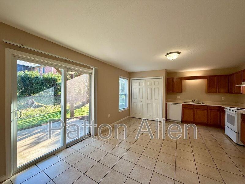 10 Zell Ln #B - Photo 4 of 20