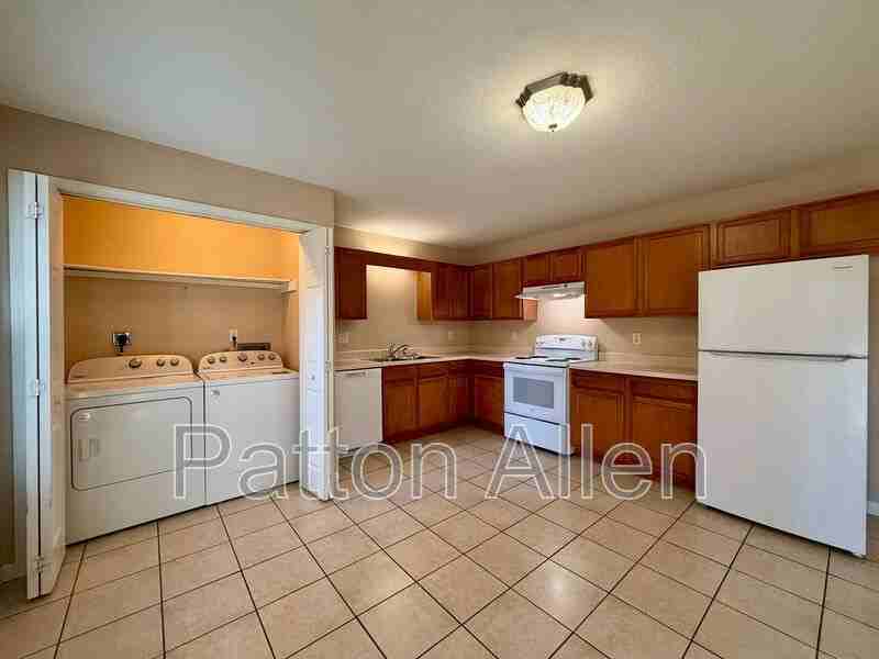 10 Zell Ln #B - Photo 6 of 20