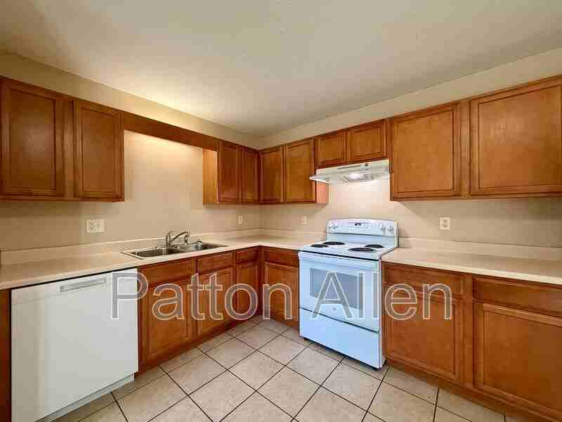 10 Zell Ln #B - Photo 7 of 20