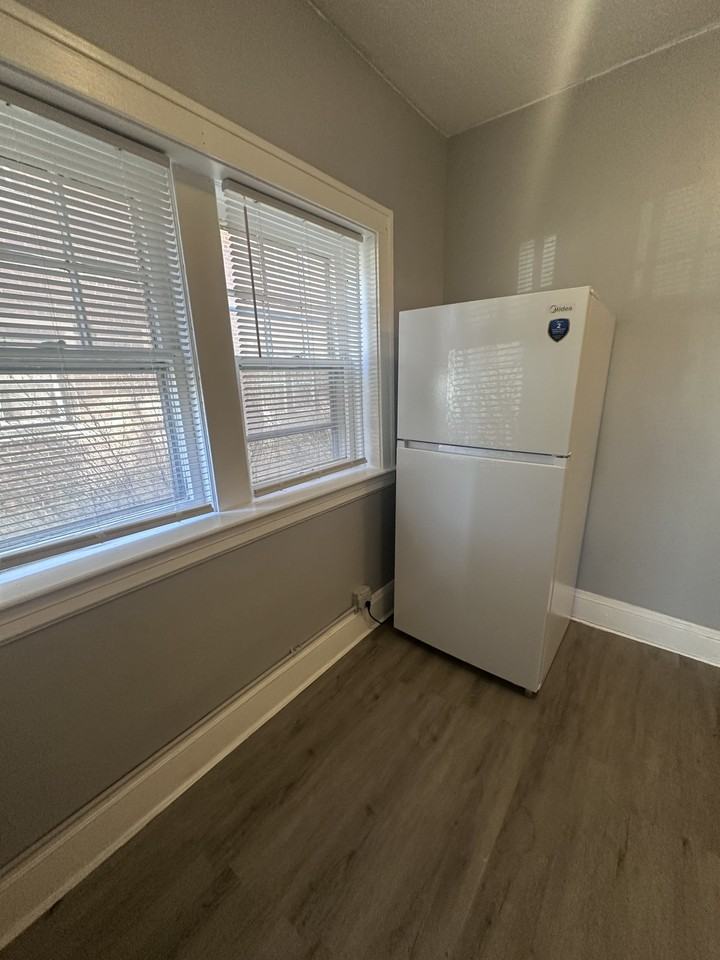 1442 West 101st Street - Photo 4 of 15