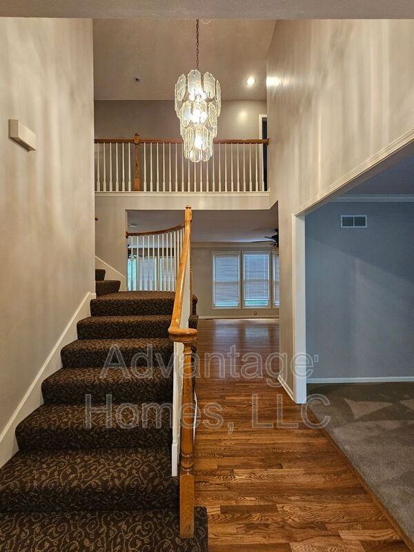 14117 Parkhill Ln - Photo 3 of 50