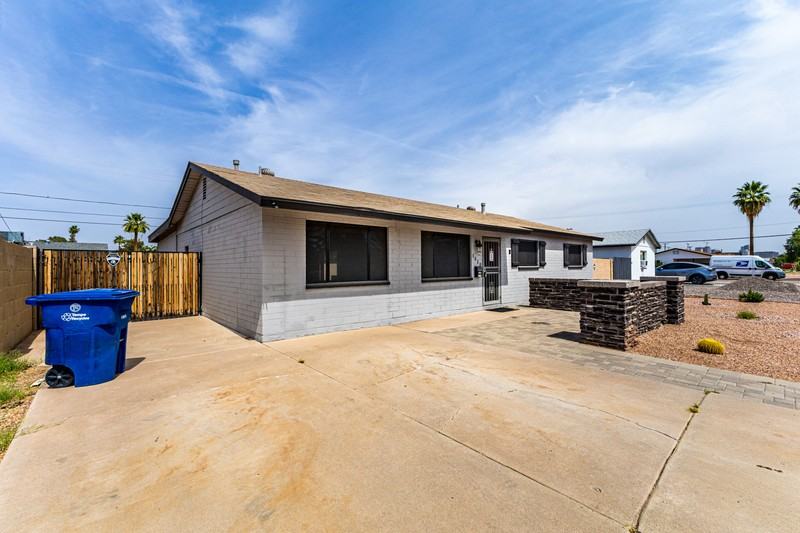 1310 W Romo Jones St - Photo 3 of 29