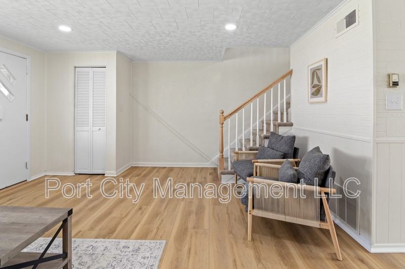 2025 Kelmore Rd - Photo 3 of 28