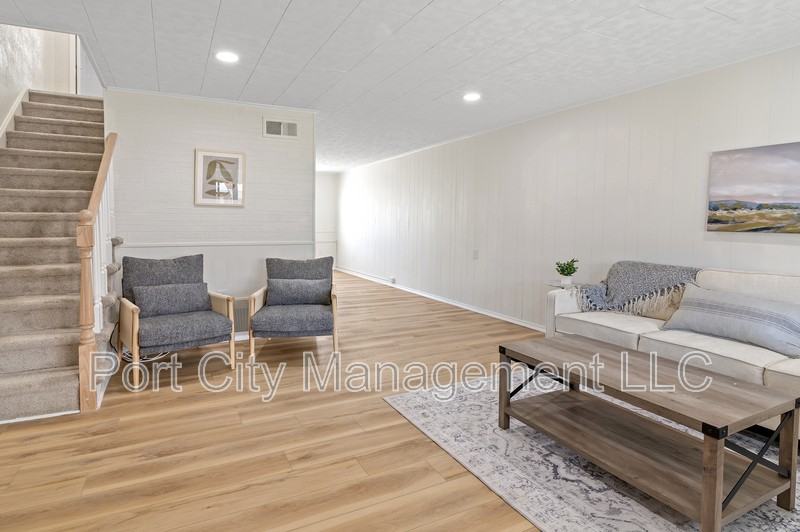 2025 Kelmore Rd - Photo 4 of 28