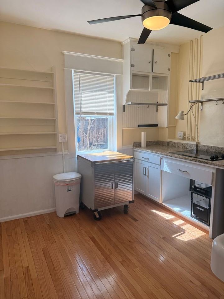 1014 Spruce St - Photo 2 of 9