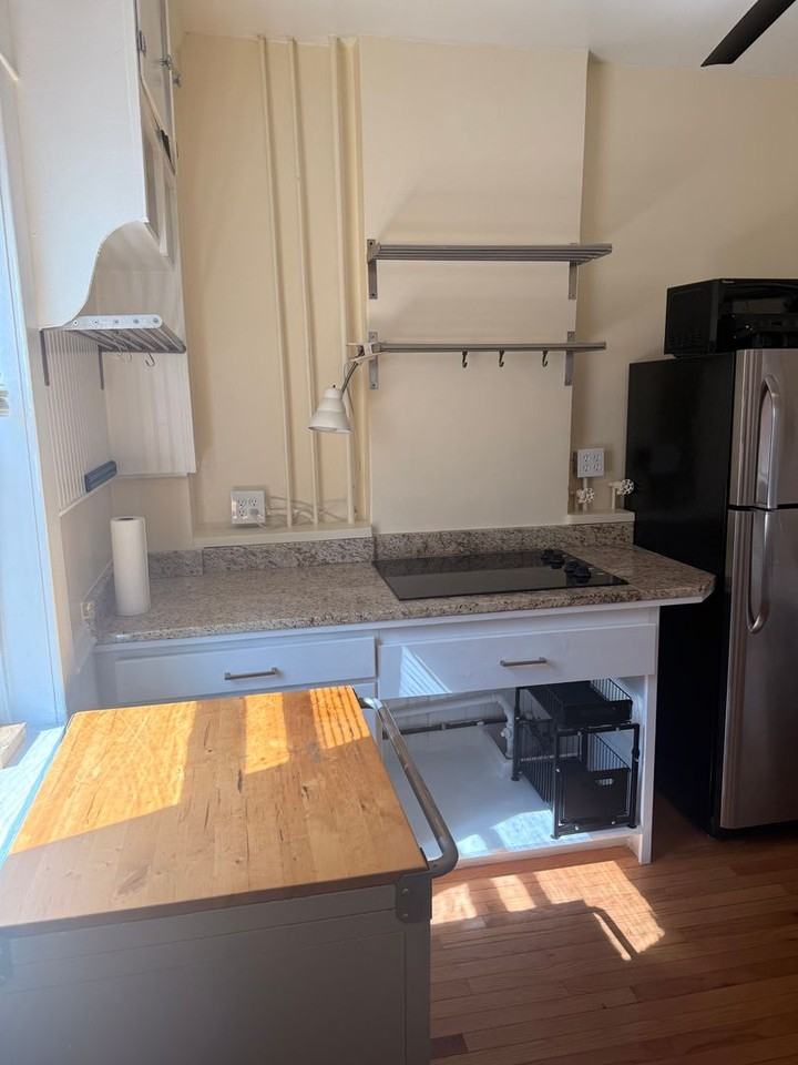 1014 Spruce St - Photo 3 of 9