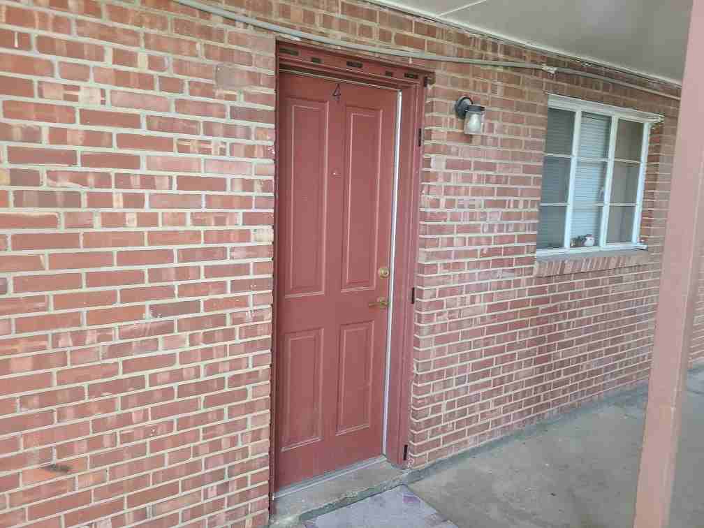 701 W Yandell Drive Unit 4 - Photo 2 of 13