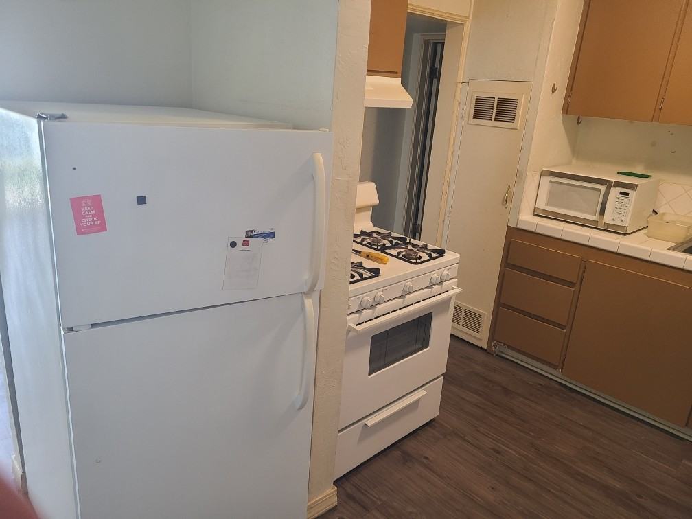 701 W Yandell Drive Unit 4 - Photo 6 of 13