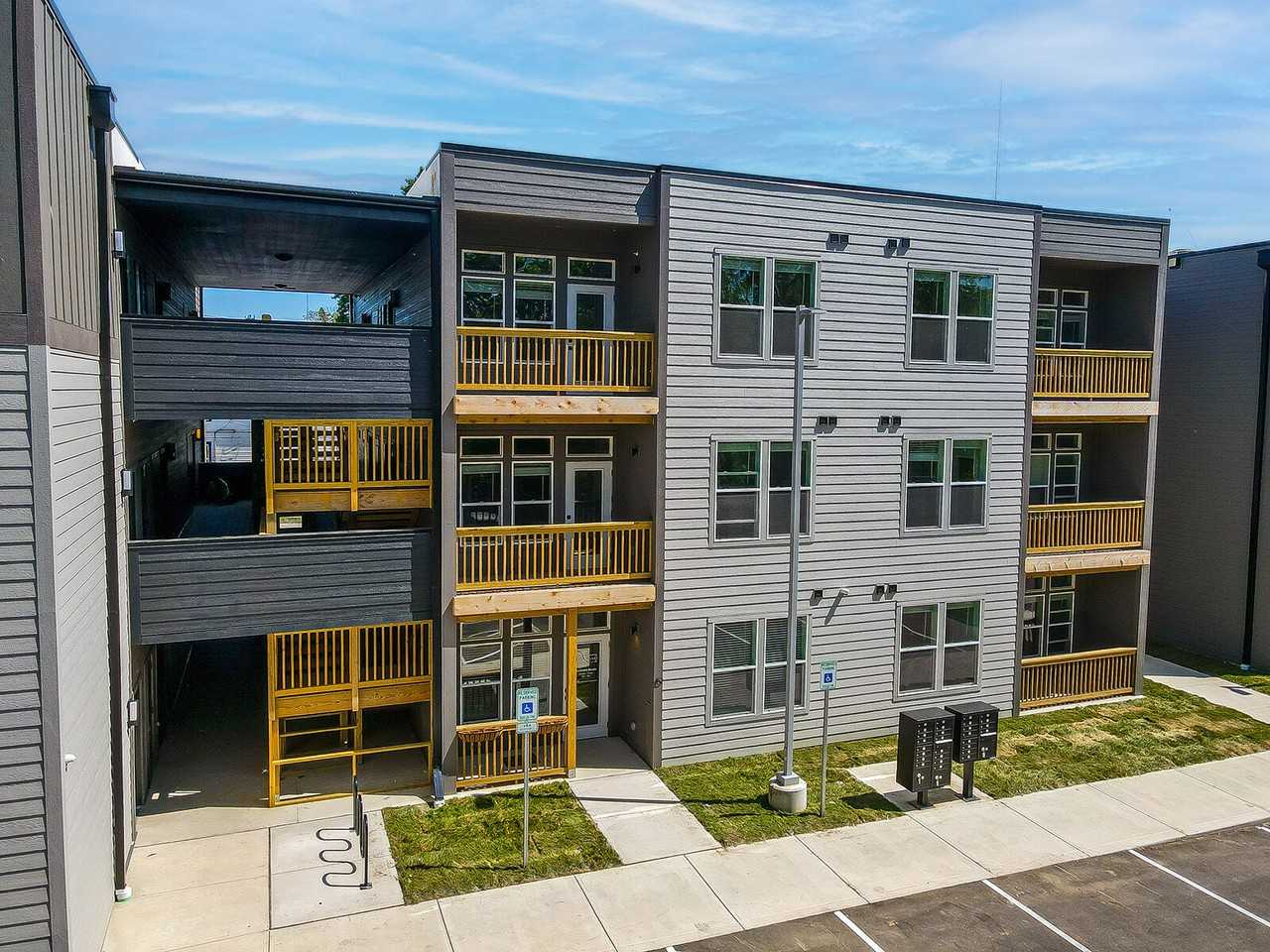 304 Woodland Avenue - Photo 2 of 47