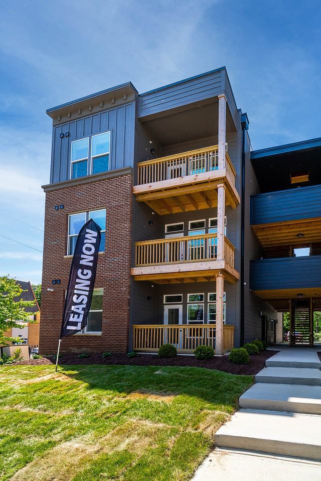 304 Woodland Avenue - Photo 3 of 47