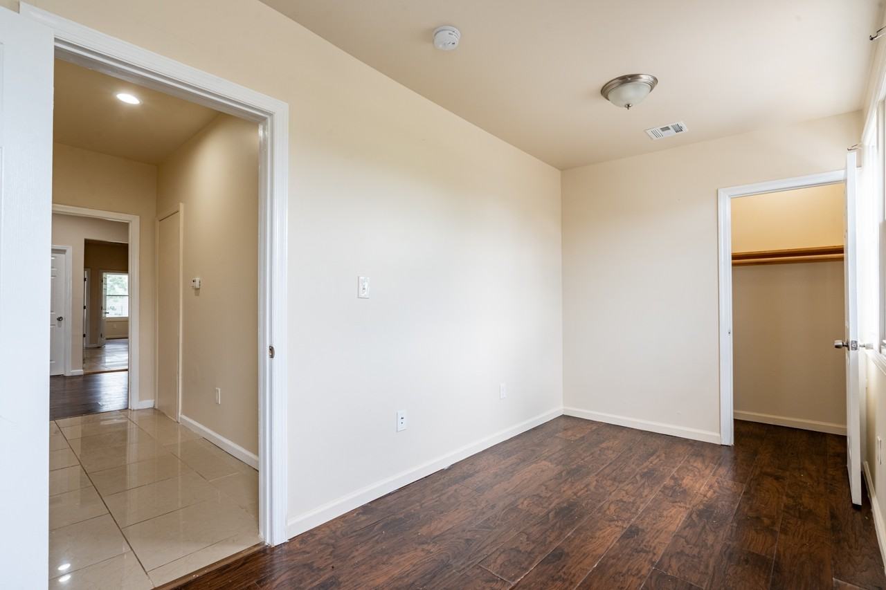 467 Hawthorne Avenue - Photo 6 of 10