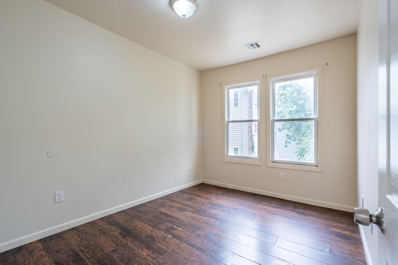 467 Hawthorne Avenue - Photo 7 of 10