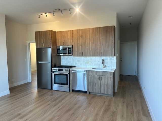 4010 North Lincoln Avenue - Photo 2 of 17