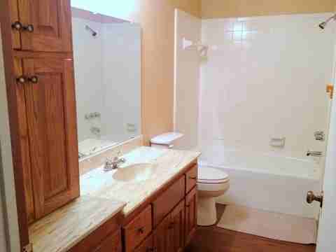 4418 Edinburgh - Photo 3 of 8