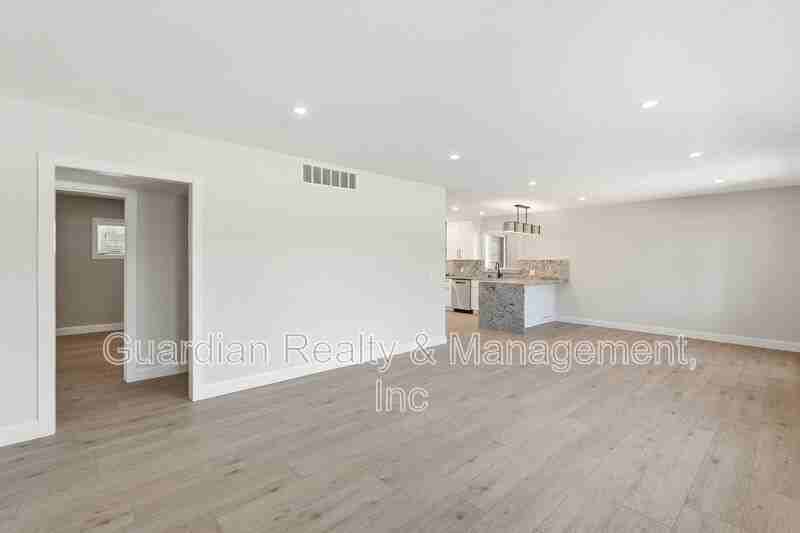 6819 E Paradise Pkwy - Photo 6 of 33