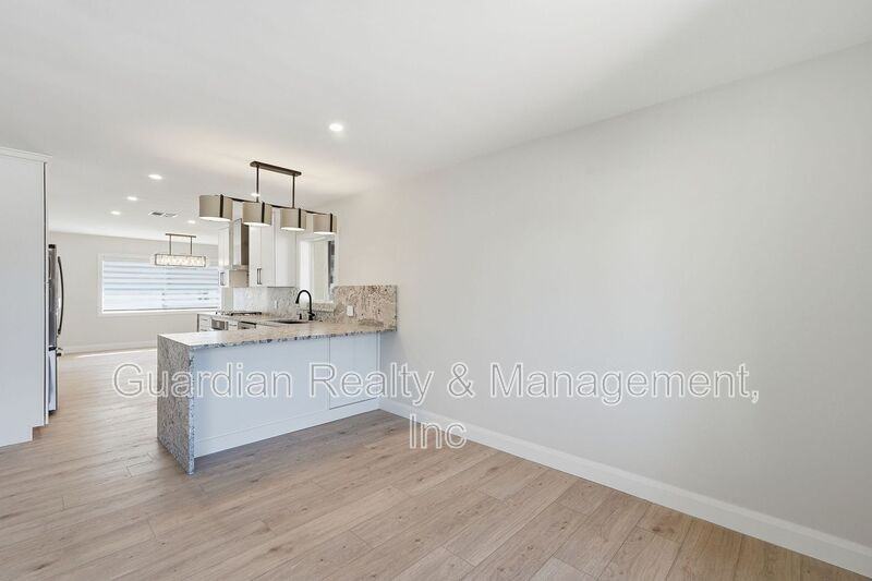 6819 E Paradise Pkwy - Photo 7 of 33