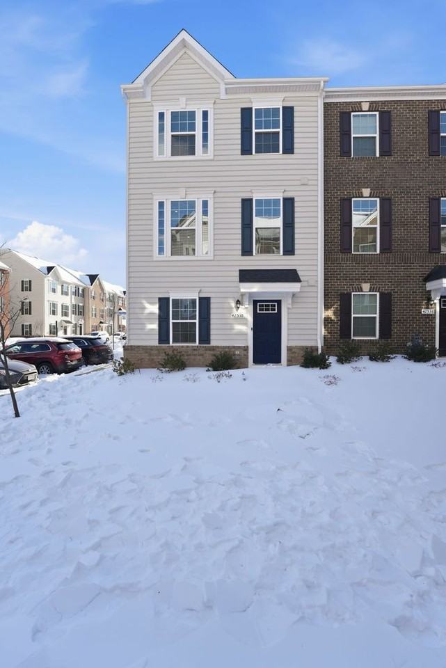 42538 Tiber Falls Sq - Photo 2 of 49