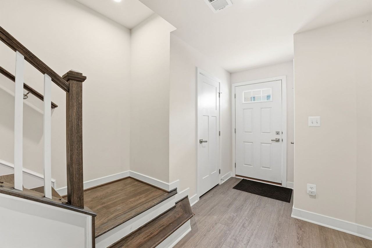 42538 Tiber Falls Sq - Photo 3 of 49