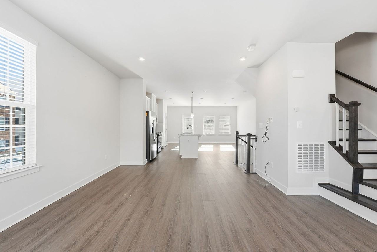 42538 Tiber Falls Sq - Photo 4 of 49