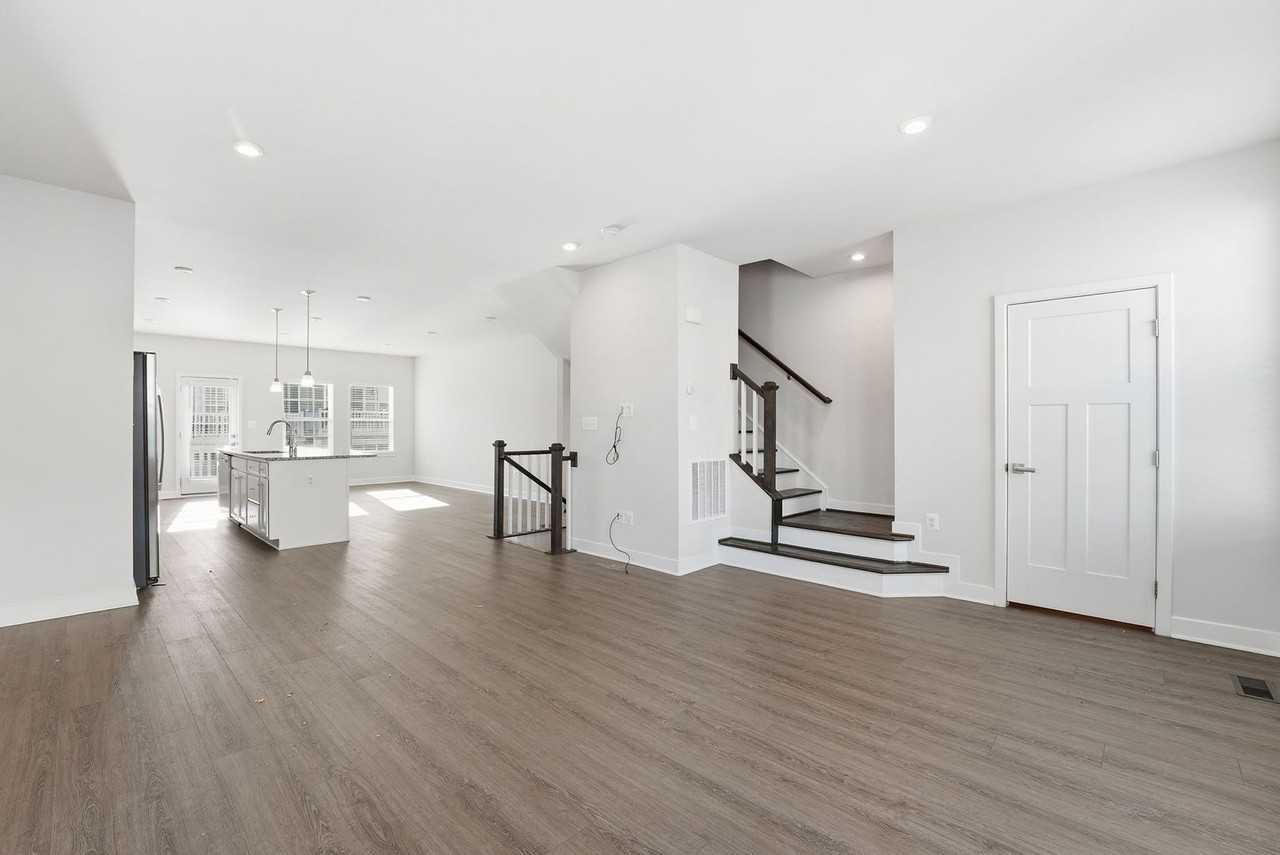 42538 Tiber Falls Sq - Photo 5 of 49