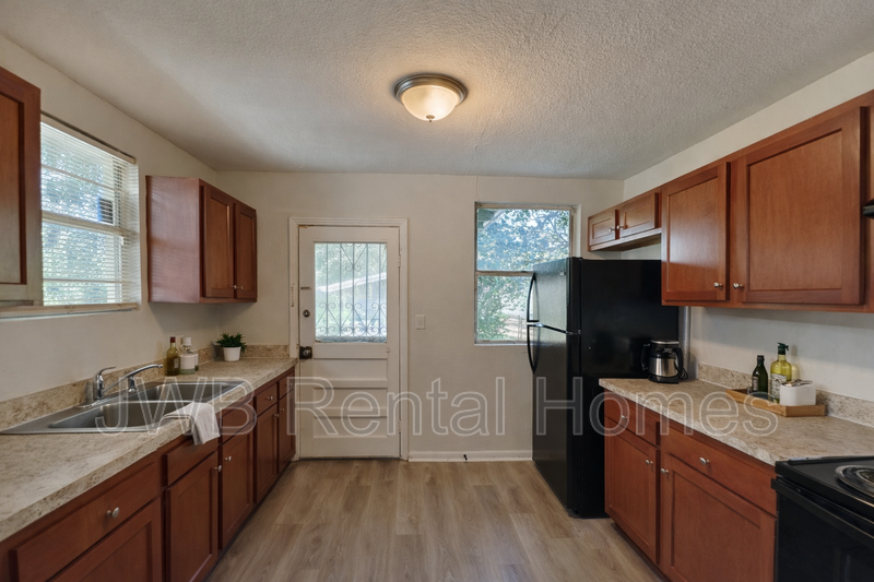 1593 W 21st St - Photo 4 of 13