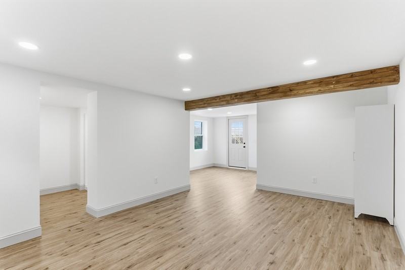 944 Murphy Ave - Photo 2 of 10