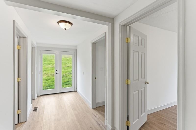 944 Murphy Ave - Photo 3 of 10