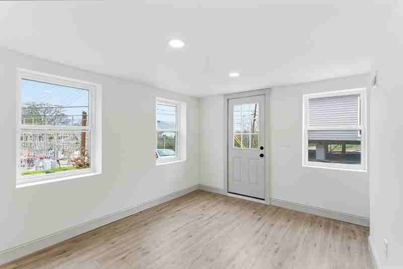 944 Murphy Ave - Photo 6 of 10