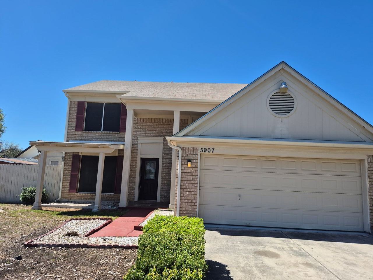 5907 Deer Lake Dr - Photo 2 of 44