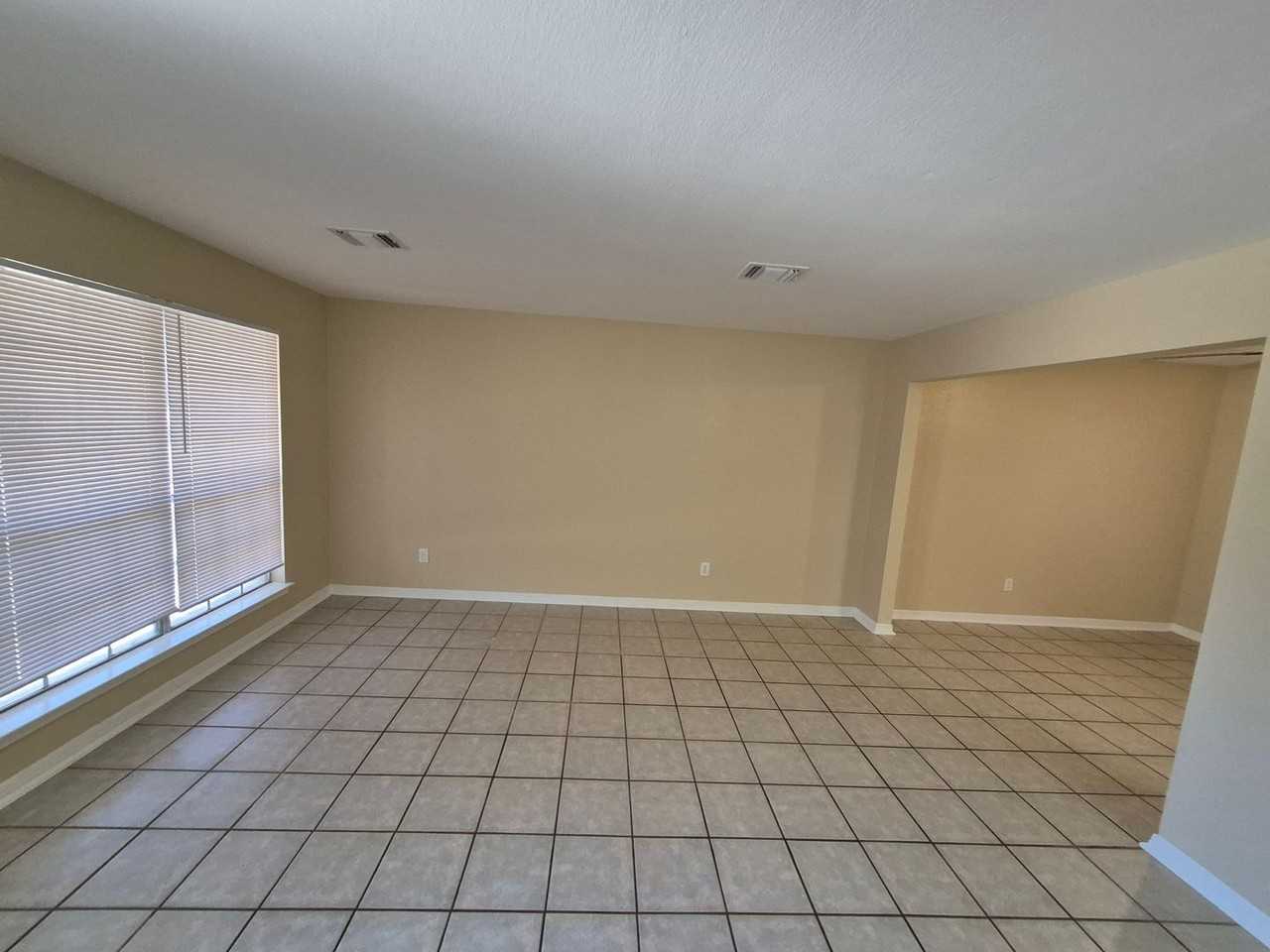 5907 Deer Lake Dr - Photo 5 of 44