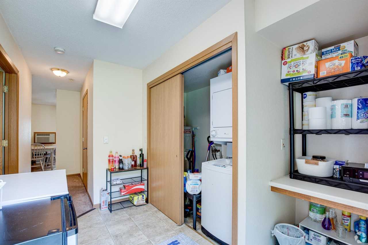 1063 East Cascade Ave - Photo 4 of 18