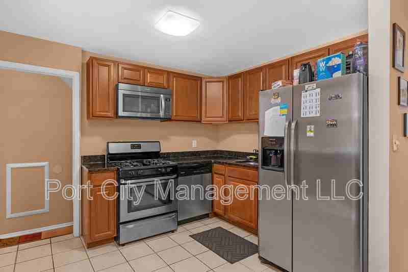 8402 Church Ln - Photo 5 of 29