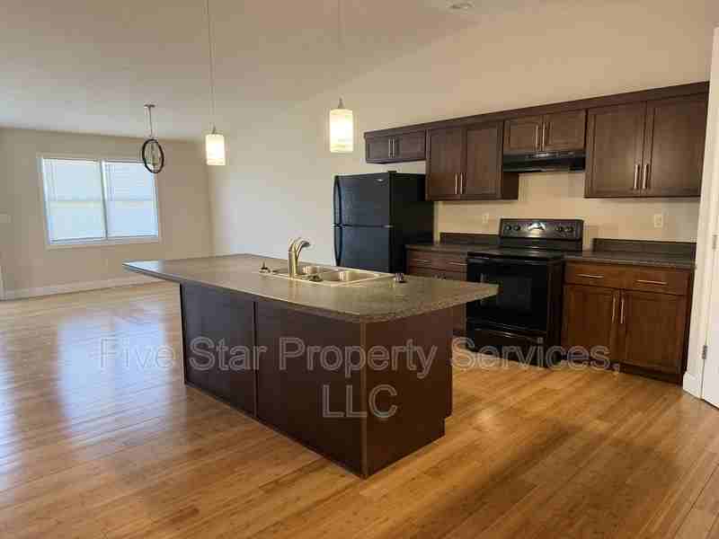 1218 Hawthorn Ct - Photo 4 of 9