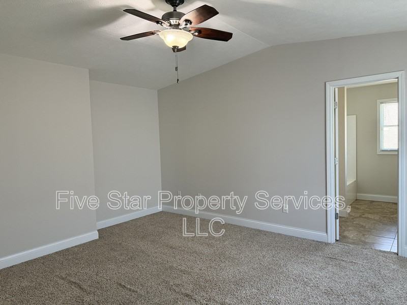 1218 Hawthorn Ct - Photo 5 of 9