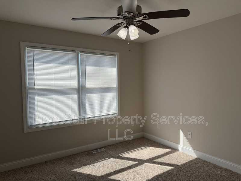 1218 Hawthorn Ct - Photo 7 of 9