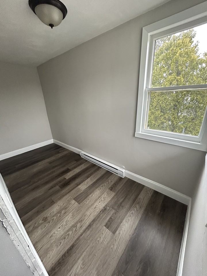 666 Metropolitan Ave #3 - Photo 3 of 10