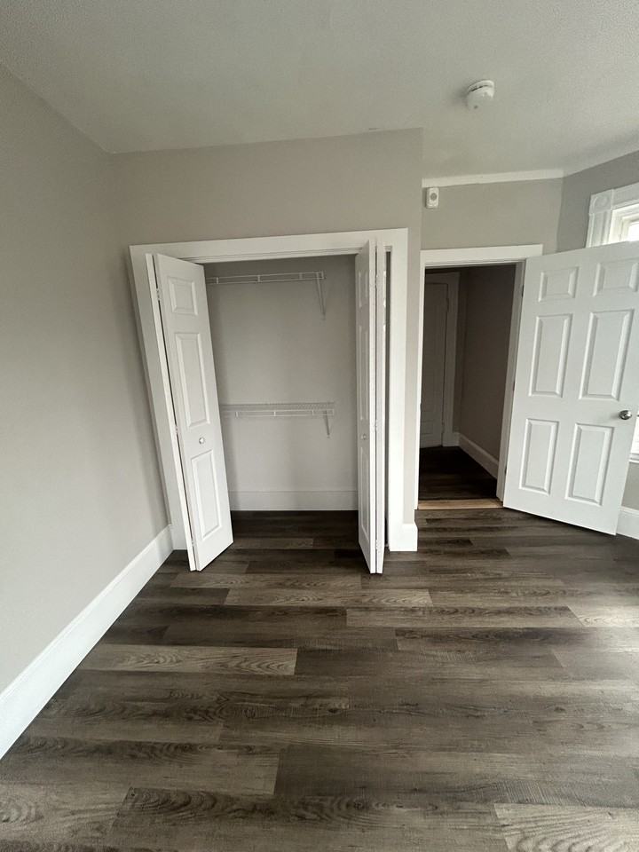 666 Metropolitan Ave #3 - Photo 5 of 10