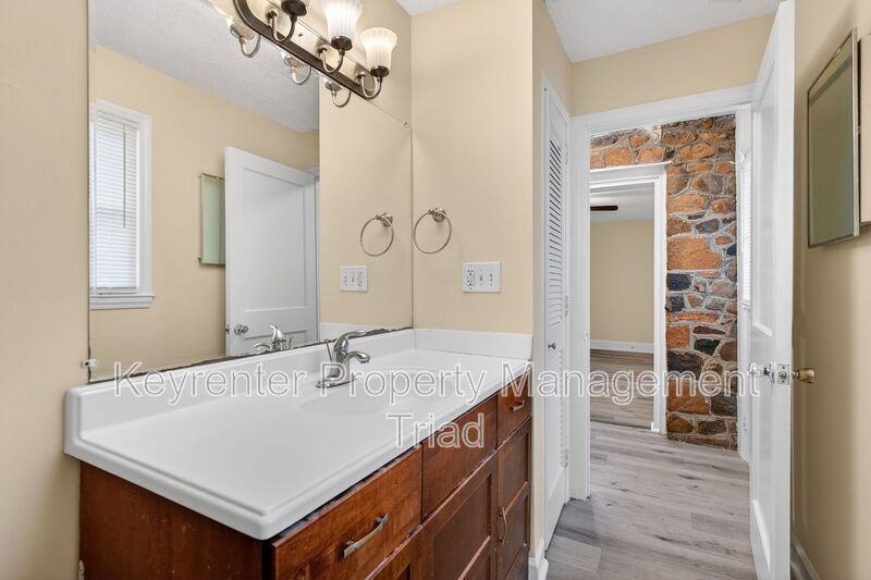 506 Rocky Knoll Rd - Photo 5 of 38