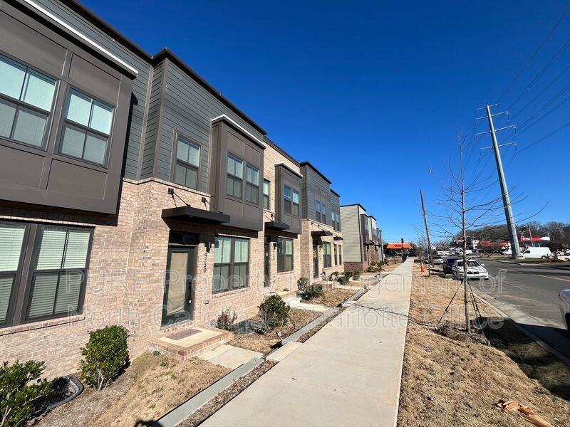 4730 Chastain Ave - Photo 3 of 25