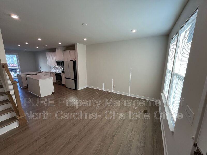 4730 Chastain Ave - Photo 5 of 25