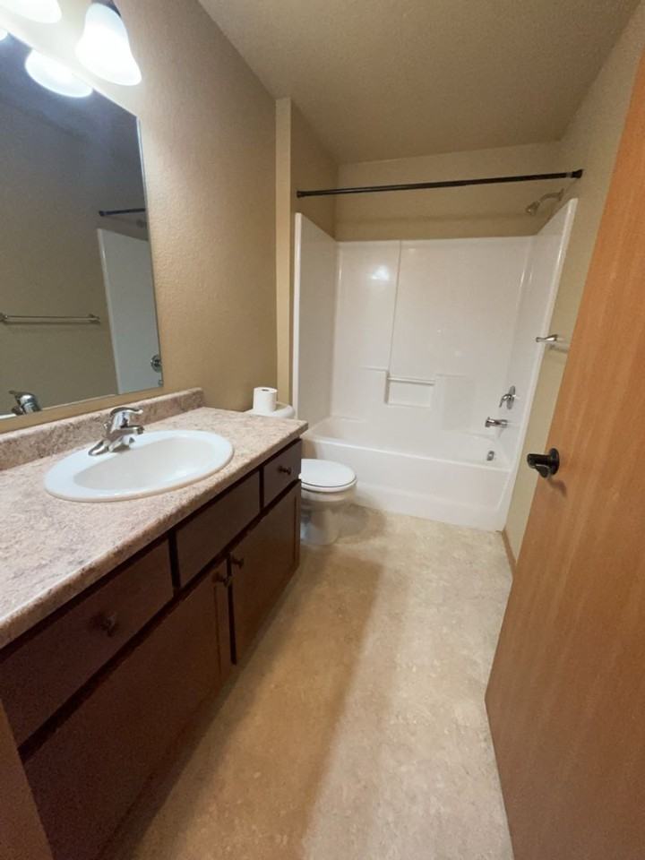 1647 Shindig - Photo 2 of 24