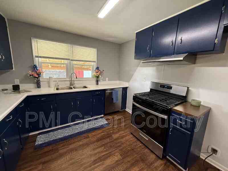 9108 E Marshall St - Photo 6 of 18