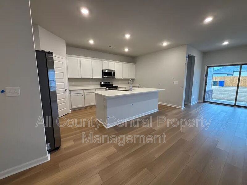 15640 Tillane Park Dr - Photo 3 of 7