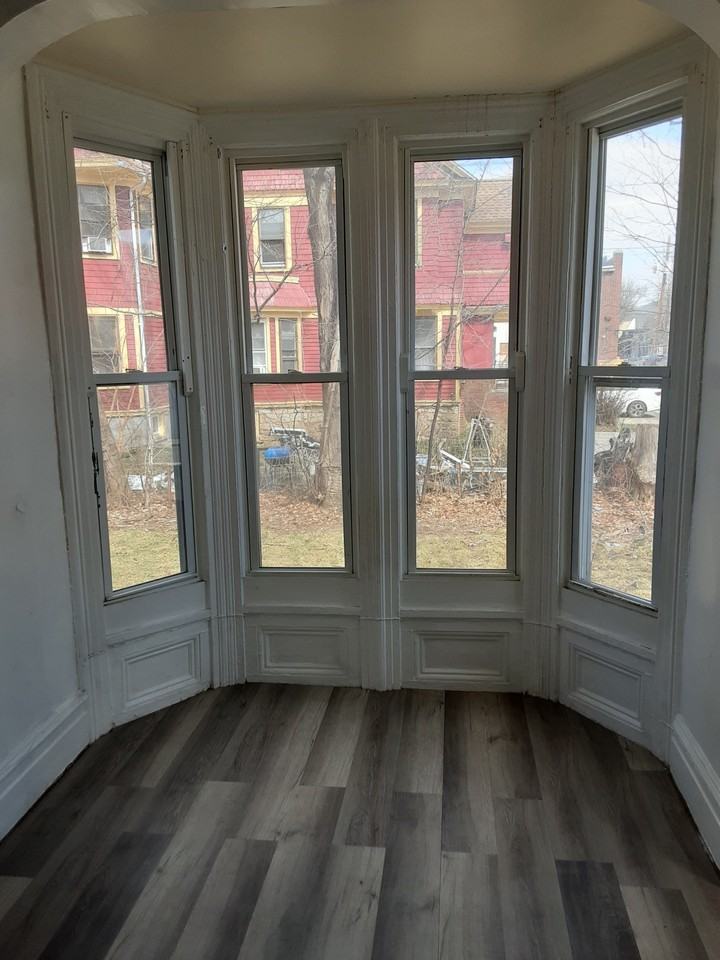 27 Market Street - Photo 4 of 11