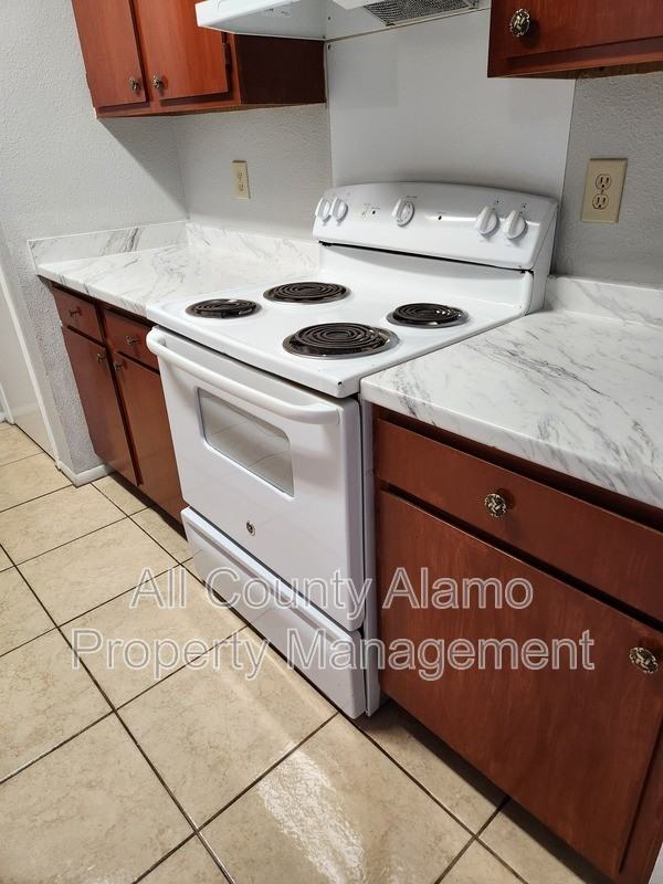 11418 Cedar Park - Photo 5 of 13