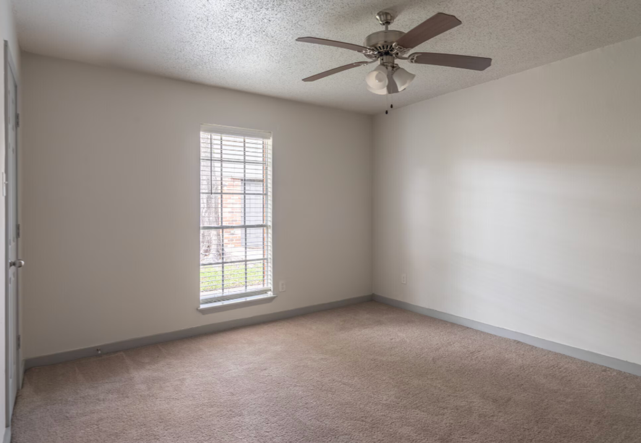 Lux Estate TX Apartments - Photo 6 of 10