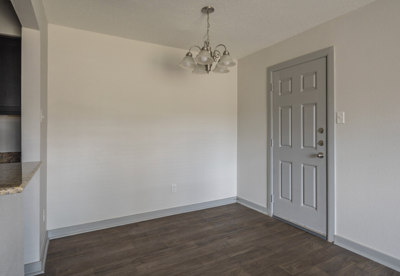 Lux Estate TX Apartments - Photo 7 of 10