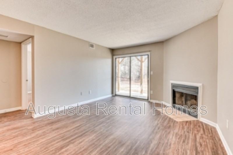 2822 Thomas Ln Apt A - Photo 3 of 21