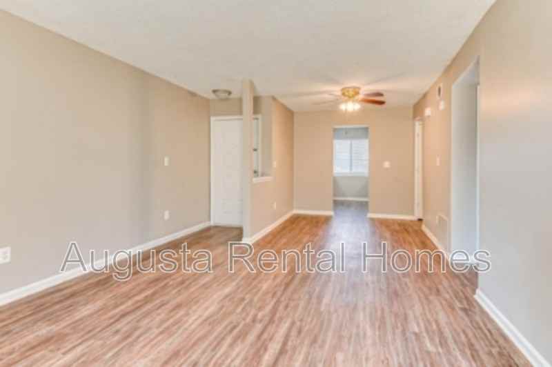 2822 Thomas Ln Apt A - Photo 4 of 21