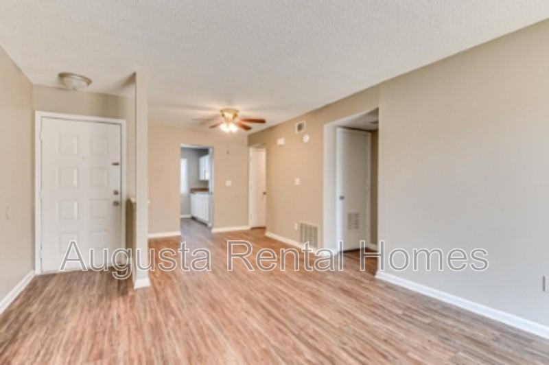 2822 Thomas Ln Apt A - Photo 5 of 21